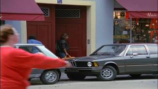 Une bonne baise dans un vieux film porno français.