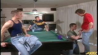 Partouze Classique où les mecs se sucent tous