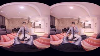 Un mec en costard encule son mec en POV Vr et prend la faciale