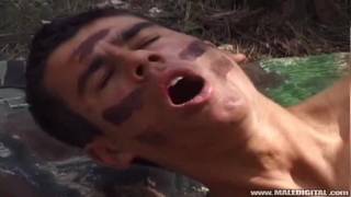 Sodomie en Dogging avec deux jeunes militaires