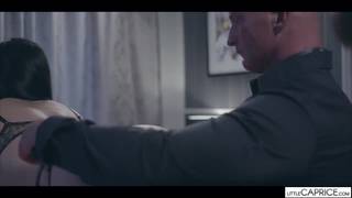 Marcello déglingue Little Caprice et Clea Gaultier