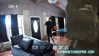 Brandie Bae fait la deepthroat ligotée par le mec