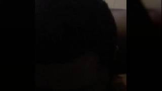 Elle taille une pipe à son jules live sur internet