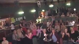 Ces femmes aiment s'amuser avec des strip-teasers