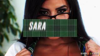 Jordi El Nino Polla récupère Sara Retali au lycée