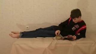 Deux jeunes font un 69, s'enculent et se branlent pour éjaculer