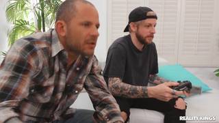 Maddy ne refuse pas la grosse bite du poto