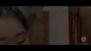 L'asiate Katana en lingerie dans un porno chic