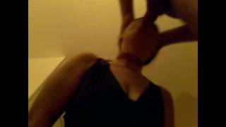 Tripotée et baissée par la bouche par un jeune invité