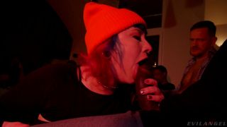 Proxy Paige va prendre 6 bites dans ce gangbang fou