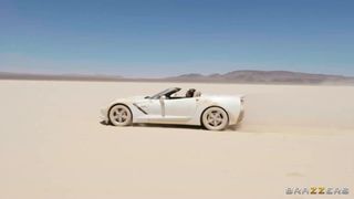 Luna Star aime le gros bolide !