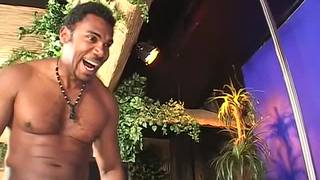 Lucy Lee enchaine une DP et une faciale