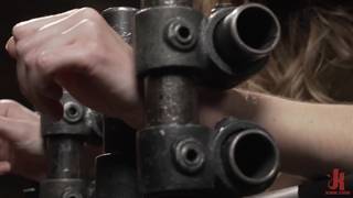 Cadence Lux aime baiser avec brutalité