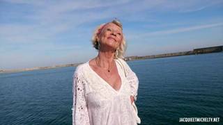 Trio de granny sex avec une coquine française