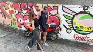 Antony défonce Ana sur un scooter