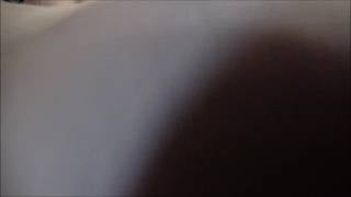 Kate Dee est une maman chaude dans un trio