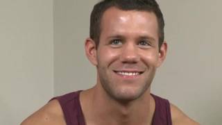 Drew Collins, un gars musclé avec une grosse bite