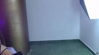 Tianaloez nude gode dans sa chatte