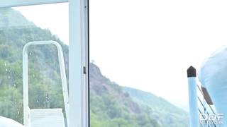 Milf blonde prise en double par 3 adonis