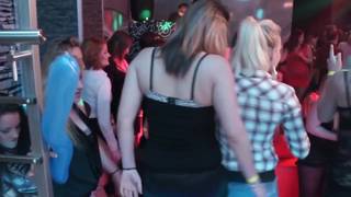 Swinging fuck buddy Des filles qui préfèrent les filles