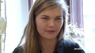 Jolie danoise met sa lingerie pour se doigter