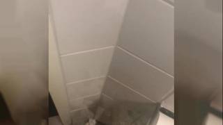 Aurora suce une bite noire et lèche du sperme