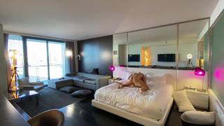 Une caméra cachée montre Johnny Sins en train de baiser une salope