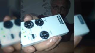 Enfoncer des trucs dans mon trou de bite