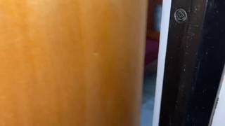 Ma belle-mère cherche quelque chose dans le placard et je la baise