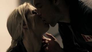 Une collègue de travail veut sa bite rigide