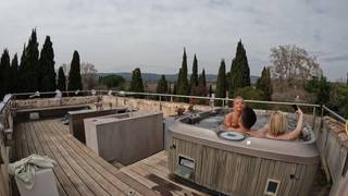 Une grosse bite ou rien pour Ashley et Rose...