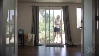 Mona Wales allume et excite son gendre