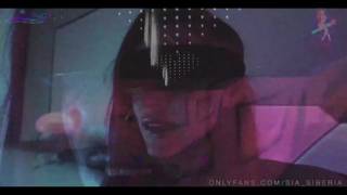 Les lesbiennes amatrices baisées dans le cul avec une machine à sexe