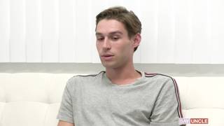 La thérapie se termine par des relations sexuelles avec Shae Reynolds