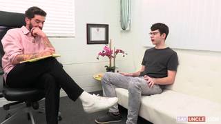 Dakota Lovell se fait enculer durant la thérapie