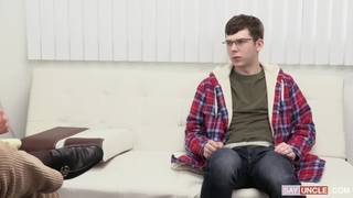 Dakota Lovell et son thérapeute baisent ensemble