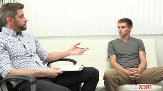 Ashton Silvers se fait baiser par son thérapeute