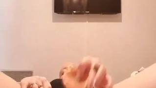 Mon gode 25cm et moi il rentre seul