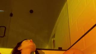 Fille à la chatte rose amateur se masturbant