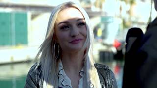 Nathalie, 26ans, se régale quand l'anal arrive...