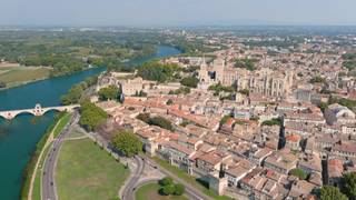 Emma transmet son expertise de la domination !