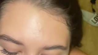 Jeune étudiante se fait baiser dans le dortoir