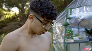 Jenna Starr veut se faire baiser dans la serre