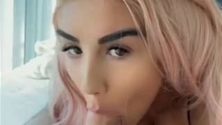 Fille se caresse la chatte avec un vibrateur et se fait baiser le cul