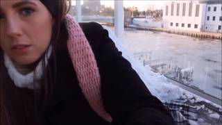 Il n'est jamais trop froid pour se masturber comme elle le fait