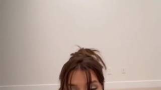 Fille chaude se fait baiser la chatte et les seins en POV