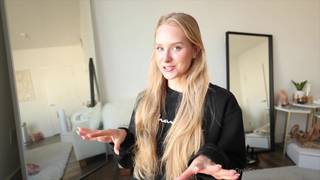 Carolinezalog essaie de la lingerie sexy dans une vidéo maison