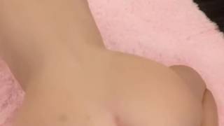 Kayleekill se fait baiser par une machine sexuelle