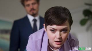 Jade Valentine se fait baiser en levrette par son patron