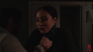 Melissa Stratton termine son service et son collègue la baise !